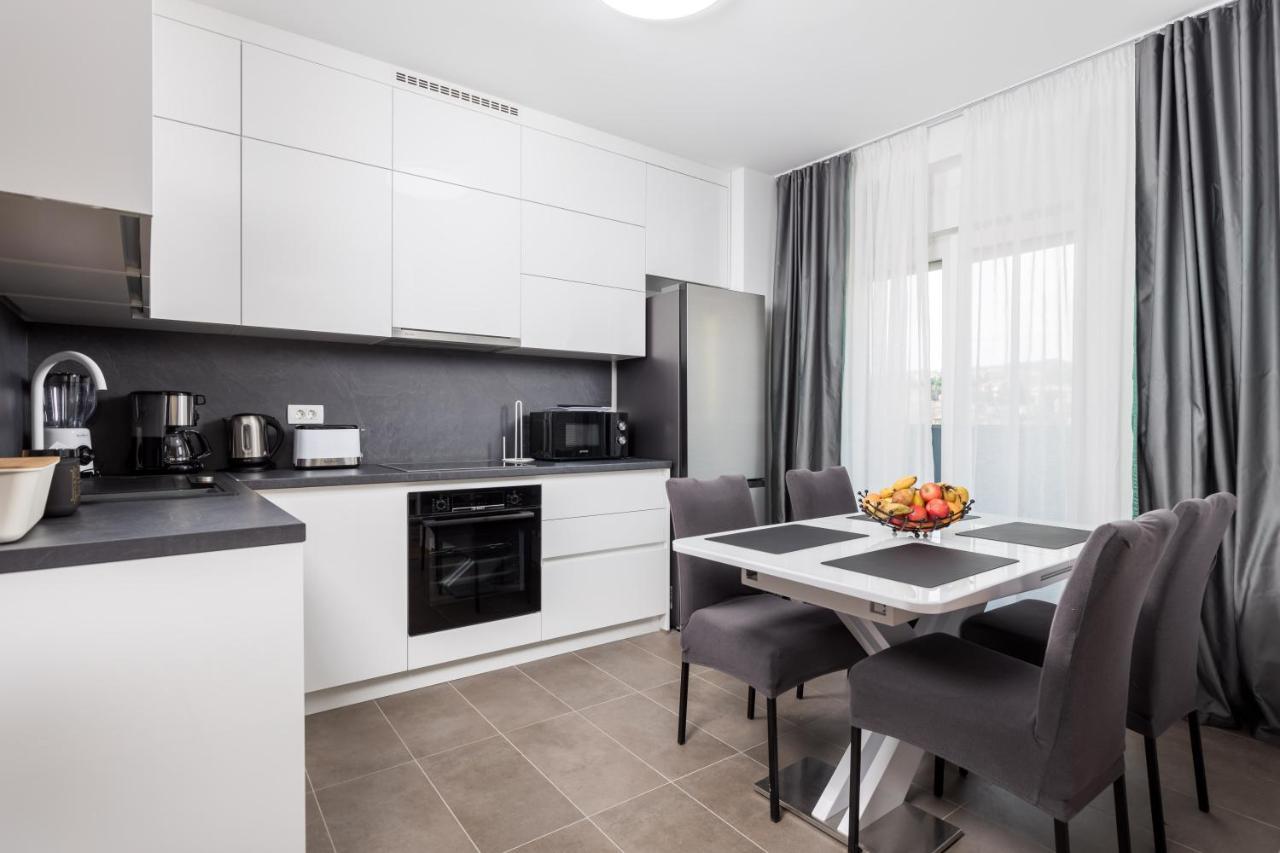 Relax Fiume Apartment Bagian luar foto