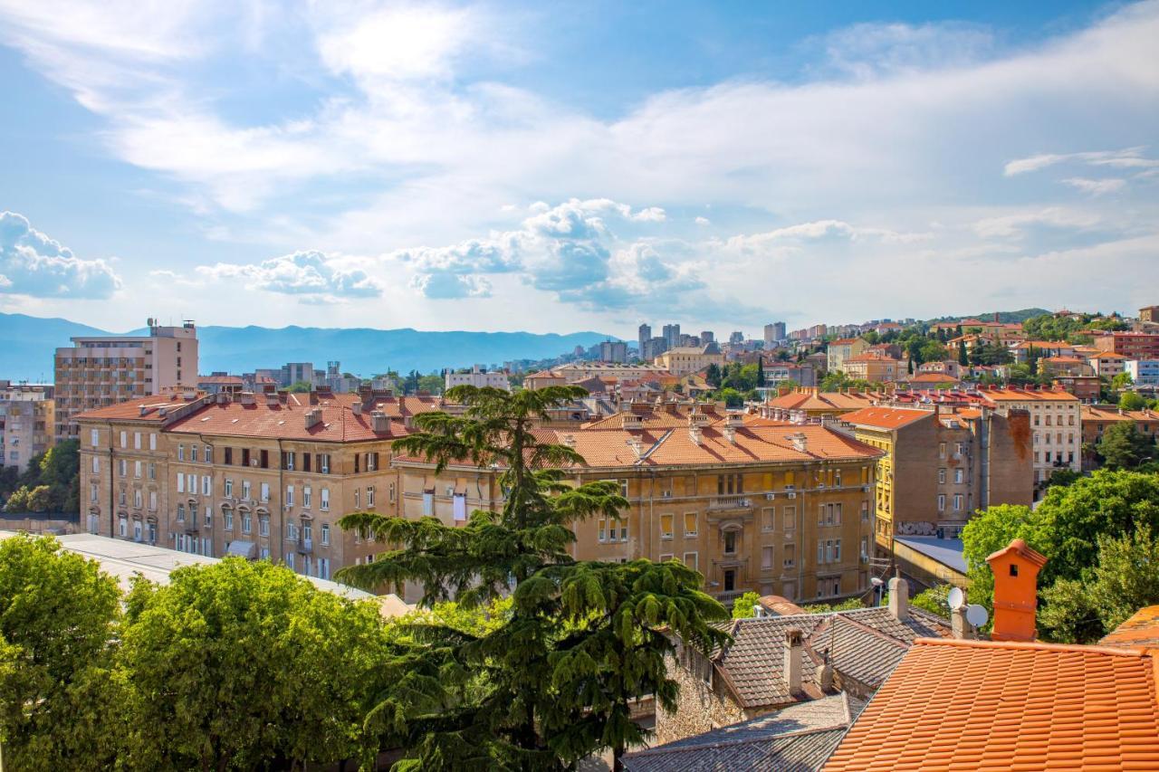 Relax Fiume Apartment Bagian luar foto