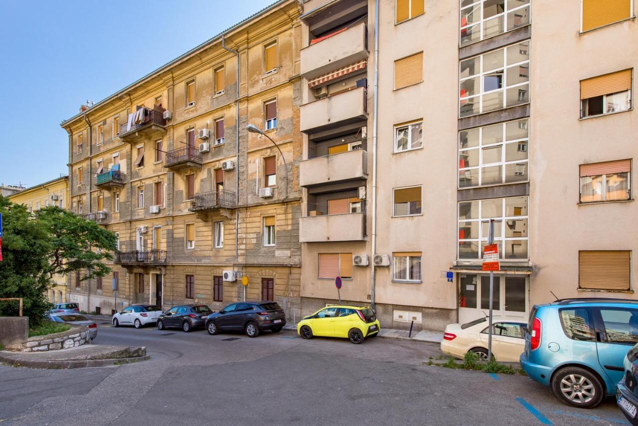 Relax Fiume Apartment Bagian luar foto