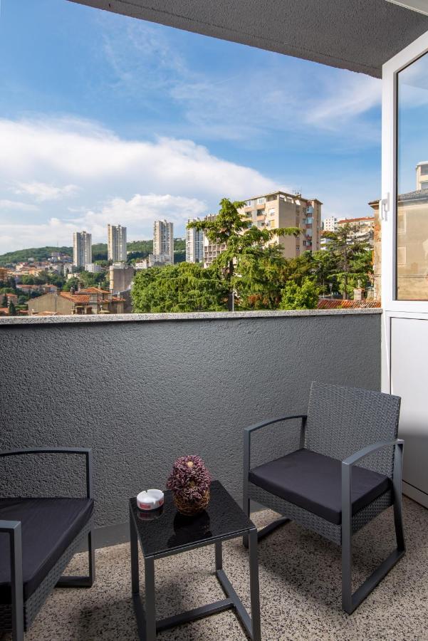 Relax Fiume Apartment Bagian luar foto